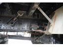 増トン　ベッド付　重機運搬車　本所ボディー製　８．８トン積　標準幅　積載８８００ｋｇ　アユミ板掛け　アユミ板付き　鳥居Ｊフック　鳥居下部鉄板張り　鳥居ラダー　スタンション穴　網工具入れ　ＬＥＤ作業灯　ＥＴＣ　坂道発進補助　６速ＭＴ　回送（16枚目）