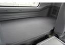 増トン　ベッド付　重機運搬車　本所ボディー製　８．８トン積　標準幅　積載８８００ｋｇ　アユミ板掛け　アユミ板付き　鳥居Ｊフック　鳥居下部鉄板張り　鳥居ラダー　スタンション穴　網工具入れ　ＬＥＤ作業灯　ＥＴＣ　坂道発進補助　６速ＭＴ　回送（20枚目）