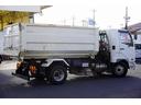 ４トン　アームロール　新明和　３．６５ｔ積　ツインシリンダー　ベッドレス　積載３６５０ｋｇ　キャブバックステップ　コンテナ付　網工具入れ　坂道発進補助　ＥＴＣ　６速ＭＴ（9枚目）