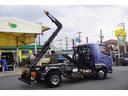 ４トン　アームロール　新明和　３．６トン積　ツインシリンダー　ベッドレス　積載３６００ｋｇ　キャブバックステップ　網工具入れ　バックカメラ　ＥＴＣ　坂道発進補助　メッキ　６ＭＴ（36枚目）