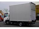 エルフトラック セミロング　アルミバン　２トン　跳上パワーゲート　高箱　ＭＴ　標準幅　積載１６５０ｋｇ　ラッシング２段　バックカメラ　ナビ　ＥＴＣ　左電格ミラー　坂道発進補助　フォグランプ　衝突軽減ブレーキ　車線逸脱警報　北村製　メッキ　５速ＭＴ　車両総重量４９７５ｋｇ　リフト（8枚目）
