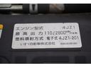セミロング　アルミバン　２トン　跳上パワーゲート　高箱　ＭＴ　標準幅　積載１６５０ｋｇ　ラッシング２段　バックカメラ　ナビ　ＥＴＣ　左電格ミラー　坂道発進補助　フォグランプ　衝突軽減ブレーキ　車線逸脱警報　北村製　メッキ　５速ＭＴ　車両総重量４９７５ｋｇ　リフト（15枚目）
