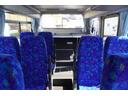 観光バス 28人乗 スイング自動ドア トランク 荷室スペース 2ドア モケットシート リクライニング 小型トランク エアサス 後席モニター 冷蔵庫 マイク オートエアコン バックカメラ ルームラック ETC メッキホイールライナー AT ガイド席 フルセグTV(41枚目)