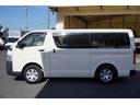 ハイエースバン ロングDX 5ドア ガソリン 3人乗り パワーゲート付き AT車 電動格納ミラー 電動ミラー調整 社外ナビ バックカメラ ETC キーレス AC100V 衝突軽減ブレーキ 車線逸脱警報 車両安定性制御装置 ステアリングスイッチ レベライザー ワンオーナー 中古車画像_4