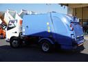 標準幅　パッカー車　プレス式　２トン積　４．２立米　単独動作　積載２０００ｋｇ　極東製　汚水タンク　バックカメラ　作業中表示灯　フォグランプ　電動パーキングブレーキ　左電格ミラー　坂道発進補助　５速ＭＴ（9枚目）