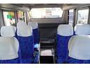 送迎バス　３９人乗　２ドア　スイング自動ドア　プレヒーター　モケットシート　荷室スペース　小型トランク　総輪エアサス　ガイド席　オートエアコン　バックカメラ　ルームラック　アルミホイール　ＡＴ（32枚目）