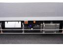 ４トン　ワイド　ベッド付　アルミバン　跳上パワーゲート　積載２４５０ｋｇ　リーフサス　６．３ｍ長　ラッシング２段　バックカメラ　ＥＴＣ２．０　ＨＩＤヘッドライト　メッキ　アルミホイール　北村製　ＡＴ　ステンレスサイドバンパー　ステンレス工具箱　リフト（34枚目）