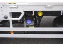 ４トン　セミワイド　ベッド付　平ボディー　アルミブロック　４トン　セイコーラック　リアエアサス　積載３５００ｋｇ　６．２ｍ長　三方開　バックカメラ　坂道発進補助　ＬＥＤヘッドライト　フォグランプ　オートエアコン　衝突軽減ブレーキ　車線逸脱警報　６速ＭＴ（23枚目）
