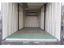 １０尺　冷蔵冷凍車　２トン　サイドドア　低温　スタンバイ装置　積載２０００ｋｇ　東プレ製　－３０度設定　エアリブ　荷台スノコ付き　間仕切扉　送風機　９０度ストッパー　左電格ミラー　坂道発進補助　バックカメラ　ＥＴＣ２．０　フォグランプ　衝突軽減ブレーキ　５速ＭＴ（33枚目）