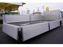 ４トン　ワイド　平ボディー　アルミブロック　リアエアサス　ベッド付　積載３４００ｋｇ　６．２ｍ長　五方開　東洋ボディー製造りボディー　アオリ上部プロテクター付　鳥居シマ板張り　落込フック　バックカメラ　ＥＴＣ　坂道発進補助　メッキ　アルミホイール　融雪仕様（33枚目）