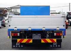 全国納車可能です！！特殊な車両も扱っているので遠方のお客様にも実績があります。遠方のお客様には陸送費など全力で交渉いたしますのであきらめずに一度お問合せ下さい。 4