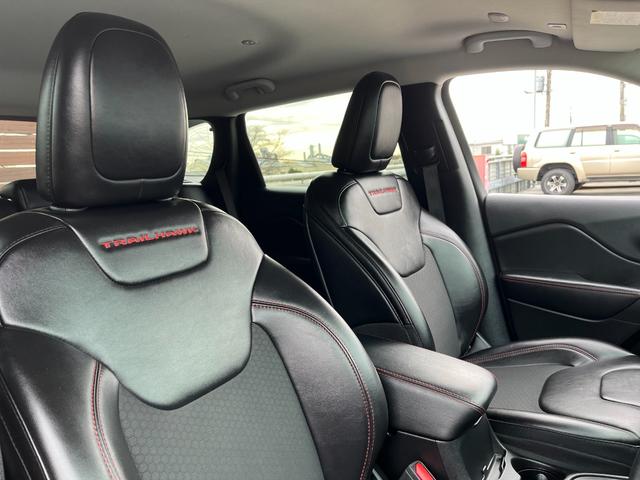 トレイルホーク ・車両品質評価書付き・正規ディーラー車・Uconnect・ナビ・TV・バック&サイドカメラ・BLUETOOTH・ETC・電動リヤゲート・スマートキー・ハーフレザー&パワーシート・ワンオーナー・記録簿(18枚目)
