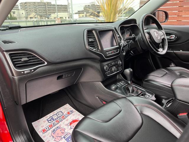 トレイルホーク ・車両品質評価書付き・正規ディーラー車・Uconnect・ナビ・TV・バック&サイドカメラ・BLUETOOTH・ETC・電動リヤゲート・スマートキー・ハーフレザー&パワーシート・ワンオーナー・記録簿(19枚目)