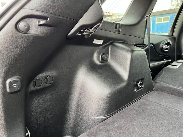 トレイルホーク ・車両品質評価書付き・正規ディーラー車・Uconnect・ナビ・TV・バック&サイドカメラ・BLUETOOTH・ETC・電動リヤゲート・スマートキー・ハーフレザー&パワーシート・ワンオーナー・記録簿(25枚目)