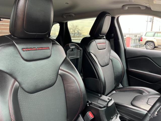 トレイルホーク ・車両品質評価書付き・正規ディーラー車・Uconnect・ナビ・TV・バック&サイドカメラ・BLUETOOTH・ETC・電動リヤゲート・スマートキー・ハーフレザー&パワーシート・ワンオーナー・記録簿(41枚目)