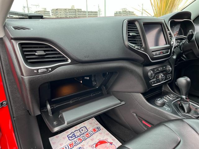 トレイルホーク ・車両品質評価書付き・正規ディーラー車・Uconnect・ナビ・TV・バック&サイドカメラ・BLUETOOTH・ETC・電動リヤゲート・スマートキー・ハーフレザー&パワーシート・ワンオーナー・記録簿(49枚目)