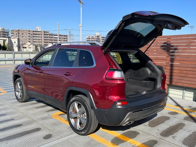 リミテッド ・車両品質評価書付き・正規ディーラー車・Uconnect・ナビ・TV・バック&サイドカメラ・BLUETOOTH・ETC・電動リヤゲート・スマートキー・レザー&パワーシート・シートエアコン・記録簿(4枚目)