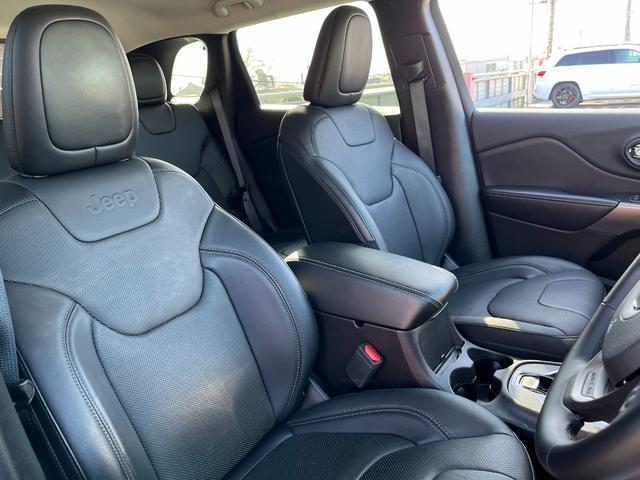 リミテッド ・車両品質評価書付き・正規ディーラー車・Uconnect・ナビ・TV・バック&サイドカメラ・BLUETOOTH・ETC・電動リヤゲート・スマートキー・レザー&パワーシート・シートエアコン・記録簿(18枚目)
