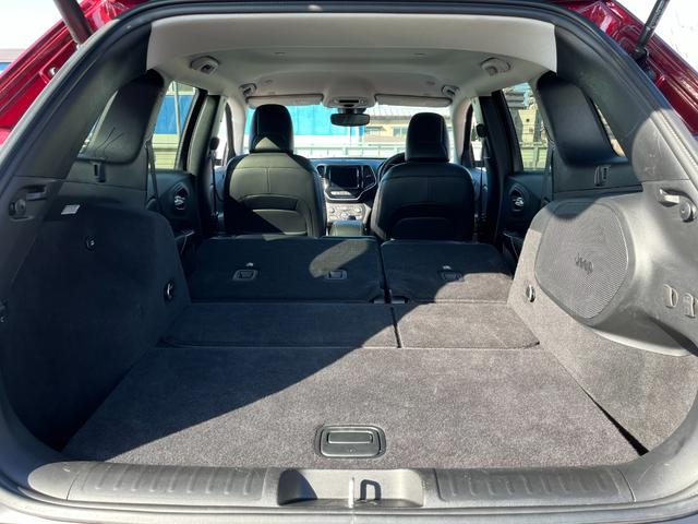 リミテッド ・車両品質評価書付き・正規ディーラー車・Uconnect・ナビ・TV・バック&サイドカメラ・BLUETOOTH・ETC・電動リヤゲート・スマートキー・レザー&パワーシート・シートエアコン・記録簿(25枚目)