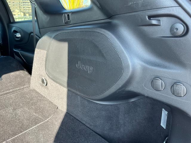 リミテッド ・車両品質評価書付き・正規ディーラー車・Uconnect・ナビ・TV・バック&サイドカメラ・BLUETOOTH・ETC・電動リヤゲート・スマートキー・レザー&パワーシート・シートエアコン・記録簿(27枚目)