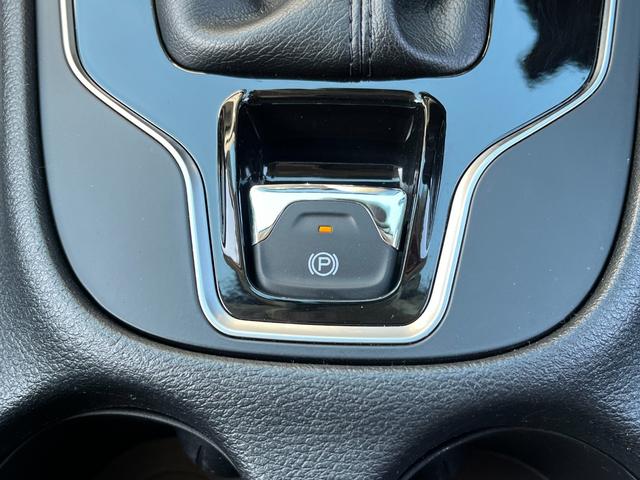 リミテッド ・車両品質評価書付き・正規ディーラー車・Uconnect・ナビ・TV・バック&サイドカメラ・BLUETOOTH・ETC・電動リヤゲート・スマートキー・レザー&パワーシート・シートエアコン・記録簿(35枚目)