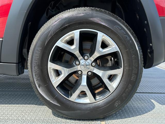 ジープ・チェロキー トレイルホーク　・車両品質評価書付（４点）・１年保証・点検整備付・正規ディーラー車・冬タイヤ付き・ナビ・ＴＶ・バックカメラ・ＥＴＣ２．０・電動リヤゲート・スマートキー・記録簿・禁煙車（21枚目）