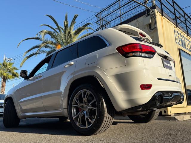 ジープ・グランドチェロキー ＳＲＴ８（6枚目）