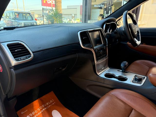 ジープ・グランドチェロキー ＳＲＴ８（9枚目）