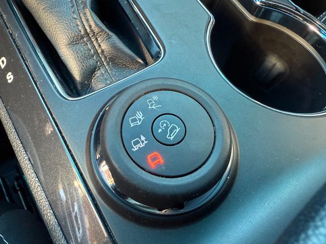 エクスプローラー リミテッド ・1年保証付・車両品質評価書付・点検整備付・正規ディーラー車・最終モデル・サンルーフ・黒レザー/パワーシート・マイフォードタッチ・バック/フロント/サイドカメラ・クルーズコントロール ・記録簿・禁煙車(3枚目)