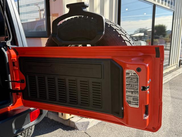 ジープ・ラングラーアンリミテッド ルビコン ・1年保証付・車両品質評価書付き・車検整備付・マフラー(BATTLEZ)・クリムゾン・レザーシート・AppleCarPlay・バックカメラ・ETC2.0・BLUETOOTH・スマートキー・ワンオーナー(10枚目)