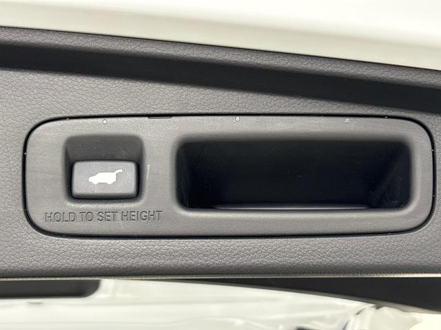 ステップワゴン ｅ：ＨＥＶスパーダ　純正メモリーナビ　フルセグＴＶ　バックカメラ　ＬＥＤヘッドライト　パワーテールゲート　２列目オットマン　シートヒーター　コンビシート　ブラインドスポットインフォメーション　ホンダセンシング　ＥＳＣ（30枚目）