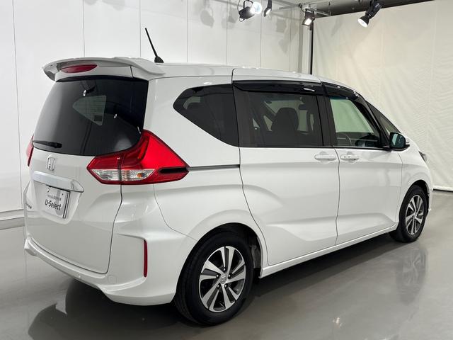 フリード Ｇ・ホンダセンシング　純正メモリーナビ　フルセグＴＶ　バックカメラ　両側パワースライドドア　ＥＴＣ　スマートキー　ドラレコ　シートヒーター　Ｃパッケージ　Ｓパッケージ　オートリトラミラー　Ｆセグ　追突被害軽減ブレーキ（6枚目）