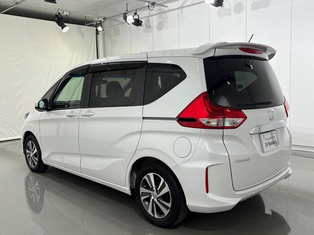 フリード Ｇ・ホンダセンシング　純正メモリーナビ　フルセグＴＶ　バックカメラ　両側パワースライドドア　ＥＴＣ　スマートキー　ドラレコ　シートヒーター　Ｃパッケージ　Ｓパッケージ　オートリトラミラー　Ｆセグ　追突被害軽減ブレーキ（8枚目）