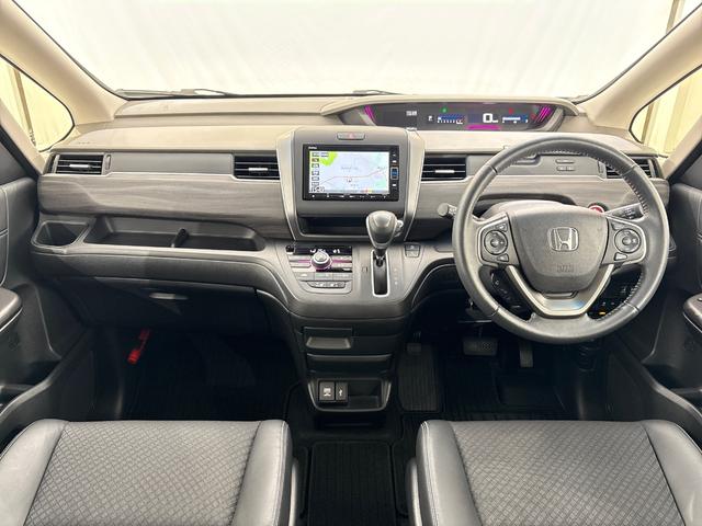 フリード Ｇ・ホンダセンシング　純正メモリーナビ　フルセグＴＶ　バックカメラ　両側パワースライドドア　ＥＴＣ　スマートキー　ドラレコ　シートヒーター　Ｃパッケージ　Ｓパッケージ　オートリトラミラー　Ｆセグ　追突被害軽減ブレーキ（11枚目）