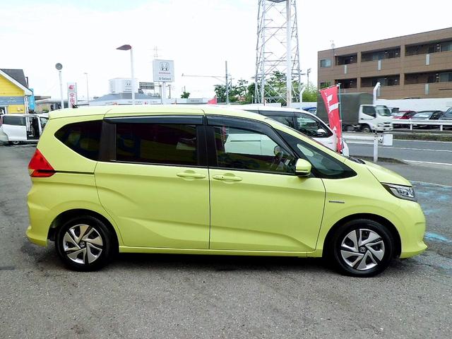 フリード＋ハイブリッド ハイブリッドＧ・ホンダセンシング　純正９型メモリーナビ　フルセグＴＶ　バックカメラ　ＣＤ＆ＤＶＤ　Ｂｌｕｅｔｏｏｔｈ電話＆音楽　ＥＴＣ　スマートキー　両側パワースライドドア　レーダークルコン　ＬＥＤヘッドライト　衝突軽減ブレーキ（13枚目）