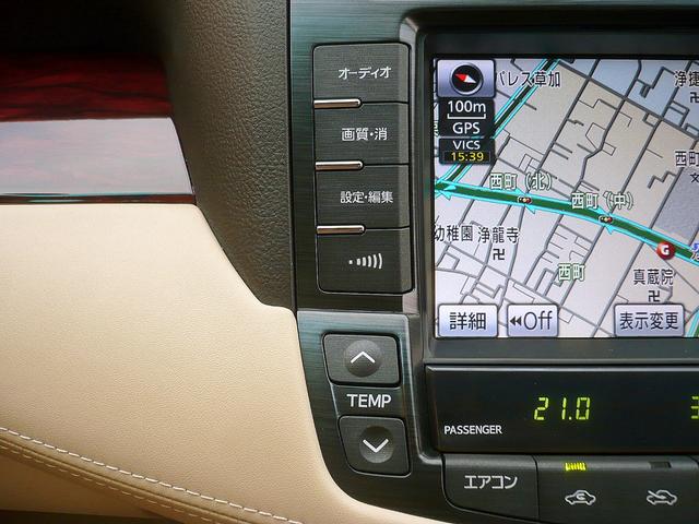 クラウン ロイヤルサルーン　純正ＨＤＤナビ　フルセグＴＶ　バックカメラ　ＣＤ録＆ＤＶＤ　Ｂｌｕｅｔｏｏｔｈ電話＆音楽　ＵＳＢ　ＥＴＣ　スマートキー　クルーズコントロール　運転＆助手席パワーシート　ＨＩＤライト　モデリスタマフラー（45枚目）