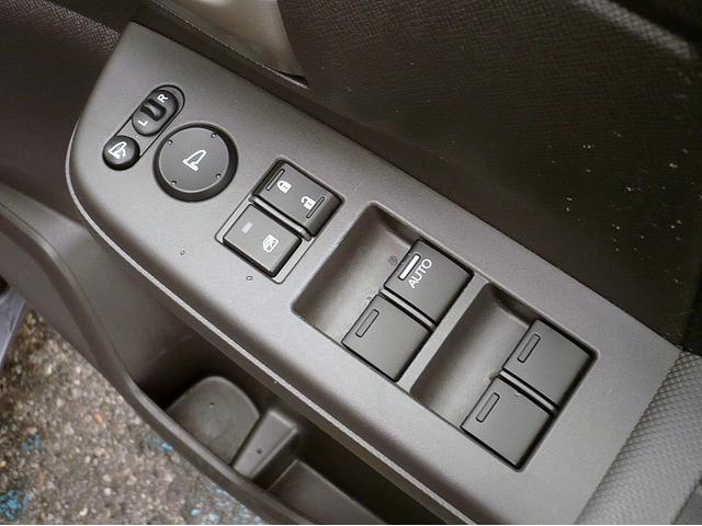 ステップワゴン G Eセレクション 純正8型メモリーナビ フルセグTV バックカメラ CD録音&DVD再生 Bluetooth電話のみ ETC スマートキー 後席フリップダウンモニター 両側自動ドア クルーズコントロール I-STOP(27枚目)