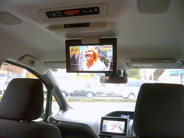 ノア ハイブリッドG 純9型ナビ 地DTV Bカメラ CD&DVD Bluetooth電話&音楽 ETC スマートキー 後席フリップダウンモニター 両側自動ドア クルコン 前席Sヒーター LEDライト セーフティーセンス(48枚目)