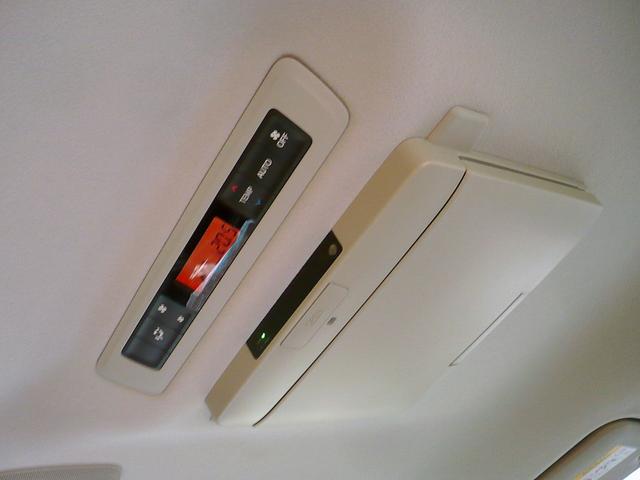 ノア ハイブリッドG 純9型ナビ 地DTV Bカメラ CD&DVD Bluetooth電話&音楽 ETC スマートキー 後席フリップダウンモニター 両側自動ドア クルコン 前席Sヒーター LEDライト セーフティーセンス(50枚目)