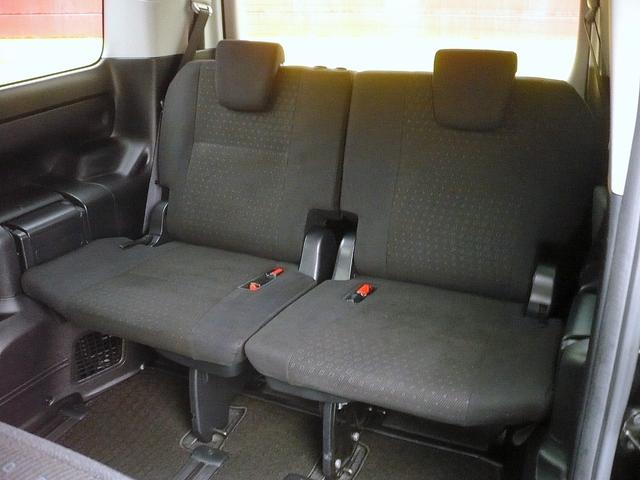 ノア ハイブリッドG 純9型ナビ 地DTV Bカメラ CD&DVD Bluetooth電話&音楽 ETC スマートキー 後席フリップダウンモニター 両側自動ドア クルコン 前席Sヒーター LEDライト セーフティーセンス(65枚目)