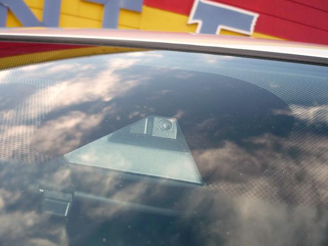 ティアナ ＸＶ　ナビＡＶＭパッケージ　純正ＳＤナビ　地ＤＴＶ　全周囲カメラ　ＣＤ＆ＤＶＤ　Ｂｌｕｅｔｏｏｔｈ　ＵＳＢ　ＥＴＣ　スマキー　本革シート＆前席シートヒーター＆クーラー＆Ｐシート　クルコン　前後Ｃセンサー　ＨＩＤライト　エマブレ（9枚目）