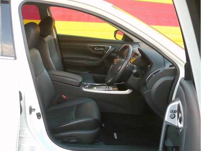 ティアナ ＸＶ　ナビＡＶＭパッケージ　純正ＳＤナビ　地ＤＴＶ　全周囲カメラ　ＣＤ＆ＤＶＤ　Ｂｌｕｅｔｏｏｔｈ　ＵＳＢ　ＥＴＣ　スマキー　本革シート＆前席シートヒーター＆クーラー＆Ｐシート　クルコン　前後Ｃセンサー　ＨＩＤライト　エマブレ（56枚目）