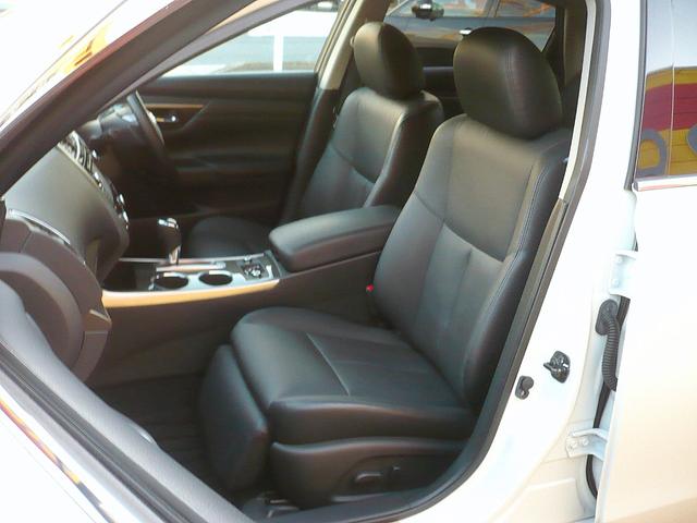 ティアナ ＸＶ　ナビＡＶＭパッケージ　純正ＳＤナビ　地ＤＴＶ　全周囲カメラ　ＣＤ＆ＤＶＤ　Ｂｌｕｅｔｏｏｔｈ　ＵＳＢ　ＥＴＣ　スマキー　本革シート＆前席シートヒーター＆クーラー＆Ｐシート　クルコン　前後Ｃセンサー　ＨＩＤライト　エマブレ（57枚目）