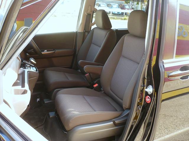 フリードハイブリッド ハイブリッド・Ｇホンダセンシング　社外メモリーナビ　地ＤＴＶ　Ｂカメラ　ＣＤ録＆ＤＶＤ　Ｂｌｕｅｔｏｏｔｈ電話＆音楽　ＥＴＣ　スマートキー　前席Ｓヒーター　フリップダウンモニター　両側自動ドア　レーダークルコン　ＬＥＤライト　衝突軽減（53枚目）