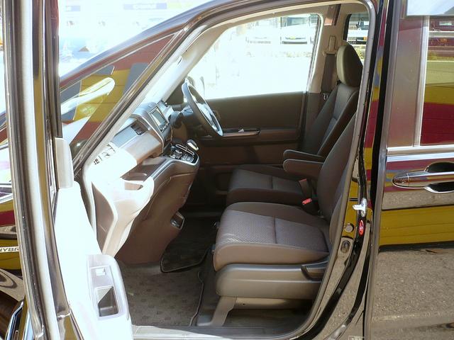 フリードハイブリッド ハイブリッド・Ｇホンダセンシング　社外メモリーナビ　地ＤＴＶ　Ｂカメラ　ＣＤ録＆ＤＶＤ　Ｂｌｕｅｔｏｏｔｈ電話＆音楽　ＥＴＣ　スマートキー　前席Ｓヒーター　フリップダウンモニター　両側自動ドア　レーダークルコン　ＬＥＤライト　衝突軽減（54枚目）