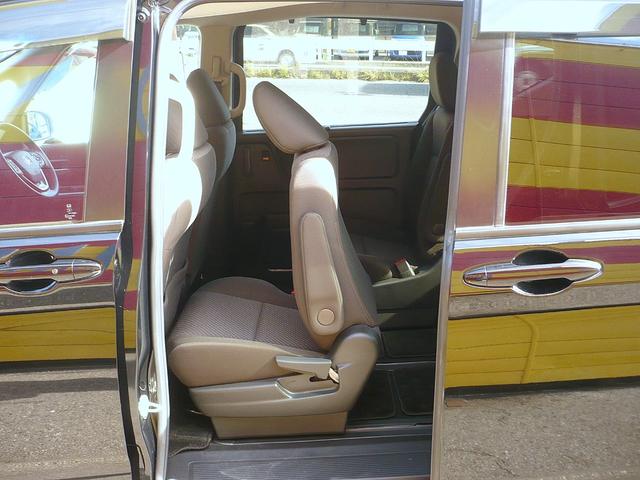 フリードハイブリッド ハイブリッド・Ｇホンダセンシング　社外メモリーナビ　地ＤＴＶ　Ｂカメラ　ＣＤ録＆ＤＶＤ　Ｂｌｕｅｔｏｏｔｈ電話＆音楽　ＥＴＣ　スマートキー　前席Ｓヒーター　フリップダウンモニター　両側自動ドア　レーダークルコン　ＬＥＤライト　衝突軽減（62枚目）