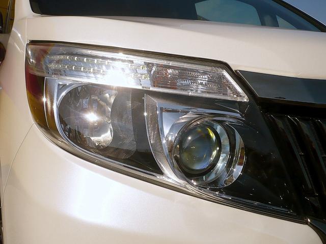 エスクァイア ハイブリッドＧｉ　ブラックテーラード　純正１０型ナビ　地ＤＴＶ　Ｂ＆Ｆカメラ　ＣＤ＆ＤＶＤ　Ｂｌｕｅｔｏｏｔｈ　ＥＴＣ　前後ドラレコ　スマキー　フリップダウンモニター　両側自動ドア　クルコン　レザーシート　ＬＥＤライト　セーフティーセンス（10枚目）