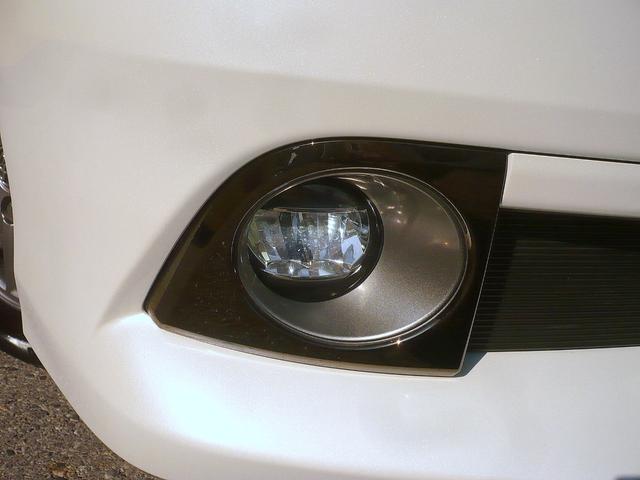 エスクァイア ハイブリッドＧｉ　ブラックテーラード　純正１０型ナビ　地ＤＴＶ　Ｂ＆Ｆカメラ　ＣＤ＆ＤＶＤ　Ｂｌｕｅｔｏｏｔｈ　ＥＴＣ　前後ドラレコ　スマキー　フリップダウンモニター　両側自動ドア　クルコン　レザーシート　ＬＥＤライト　セーフティーセンス（11枚目）