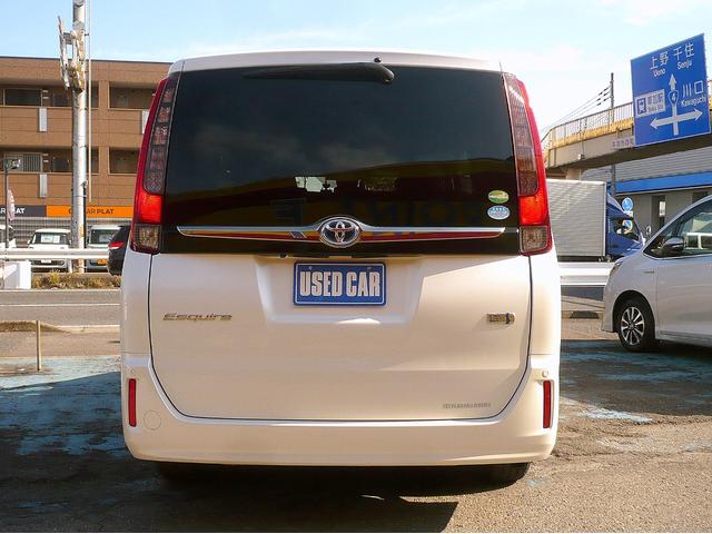 エスクァイア ハイブリッドＧｉ　ブラックテーラード　純正１０型ナビ　地ＤＴＶ　Ｂ＆Ｆカメラ　ＣＤ＆ＤＶＤ　Ｂｌｕｅｔｏｏｔｈ　ＥＴＣ　前後ドラレコ　スマキー　フリップダウンモニター　両側自動ドア　クルコン　レザーシート　ＬＥＤライト　セーフティーセンス（20枚目）