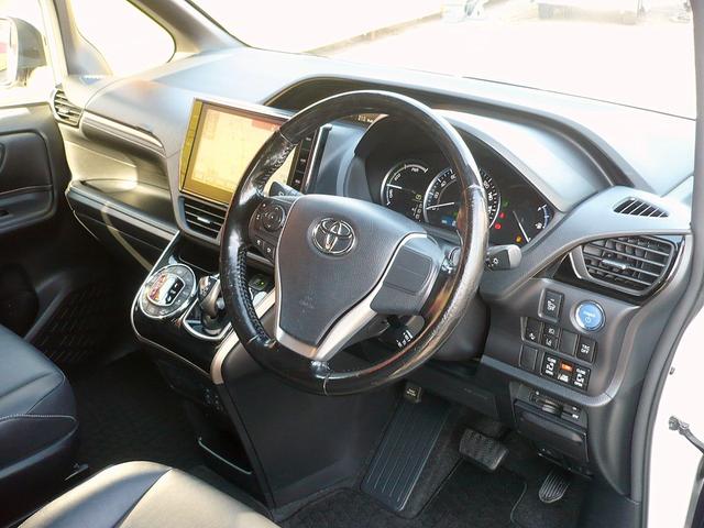 エスクァイア ハイブリッドＧｉ　ブラックテーラード　純正１０型ナビ　地ＤＴＶ　Ｂ＆Ｆカメラ　ＣＤ＆ＤＶＤ　Ｂｌｕｅｔｏｏｔｈ　ＥＴＣ　前後ドラレコ　スマキー　フリップダウンモニター　両側自動ドア　クルコン　レザーシート　ＬＥＤライト　セーフティーセンス（24枚目）